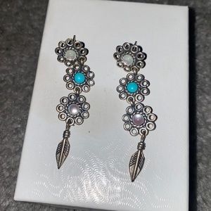 Dangling flower earrings